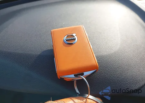 2022 Volvo Xc40 T4 R-Design z USA, uszkodzony, nr VIN YV4AC2HM2N2642873